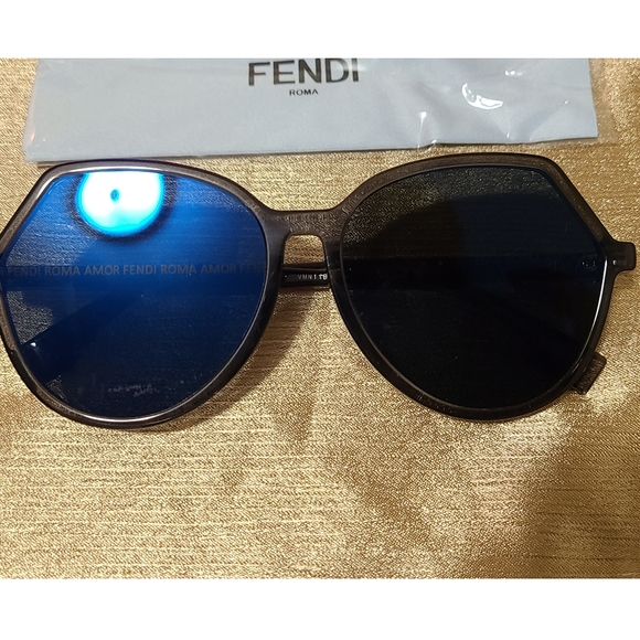 Authentic Fendi Amor Letters Sunglasses - Picture 3 of 9